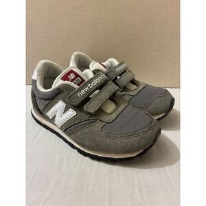 New Balance Kids Size 8 Sneakers Grey White Suede  Low Top Shoes